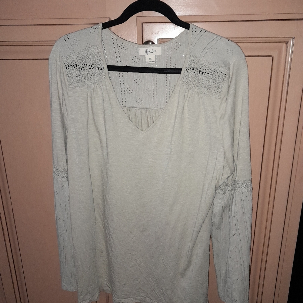 Style & Co Women's Light Tan V-Neck Top Size XL